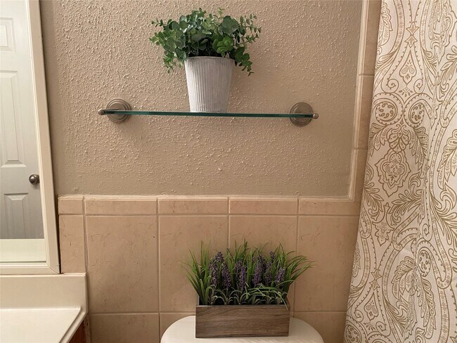 Building Photo - 2415 Poco Dr