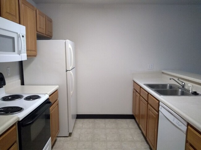 Interior Photo - 1401 N Dakota Ave