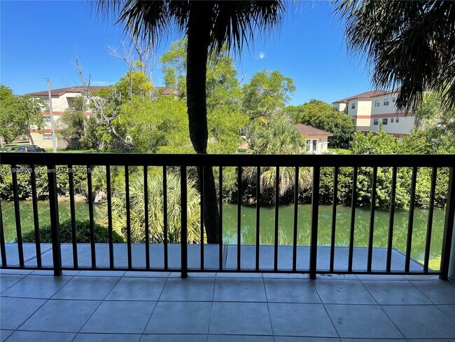 Building Photo - 10815 SW 112th Ave