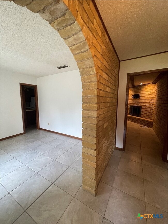 Building Photo - 508 Tower St