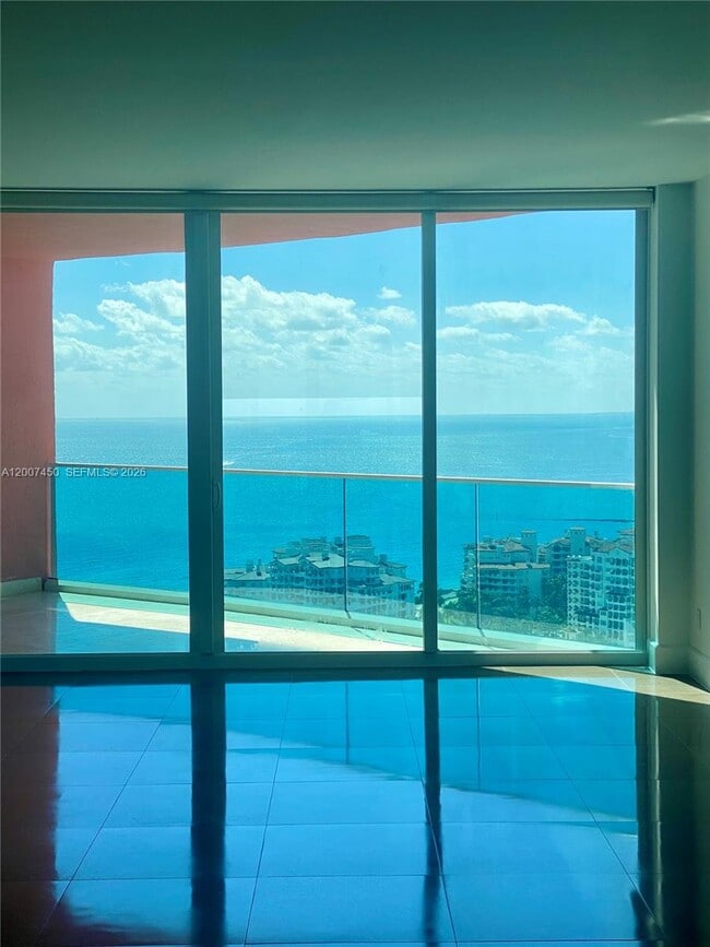 Building Photo - 300 South Pointe Dr