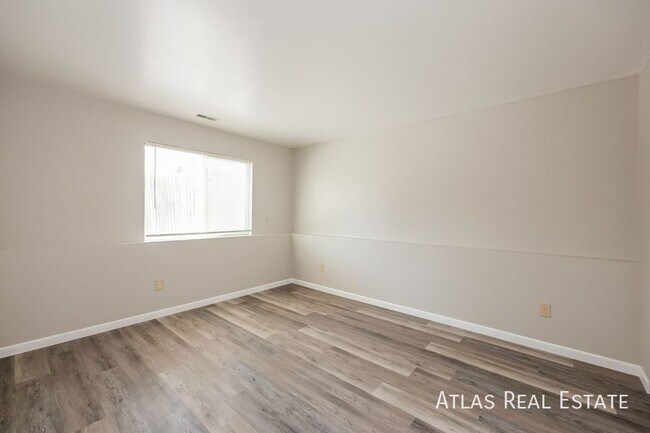Building Photo - 3310 Cochran Dr