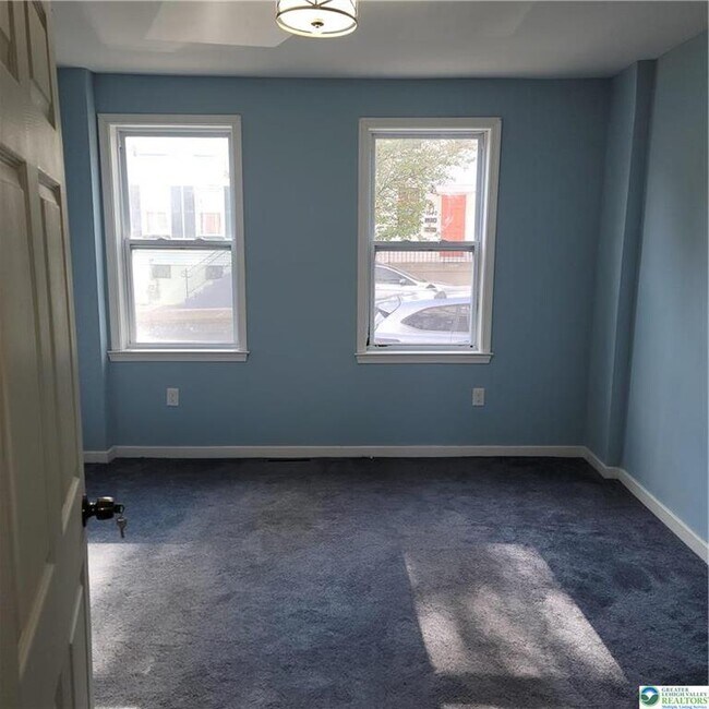 Building Photo - 1039 Ferry St