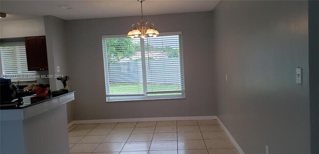 Building Photo - 3 bedroom in Hollywood FL 33023