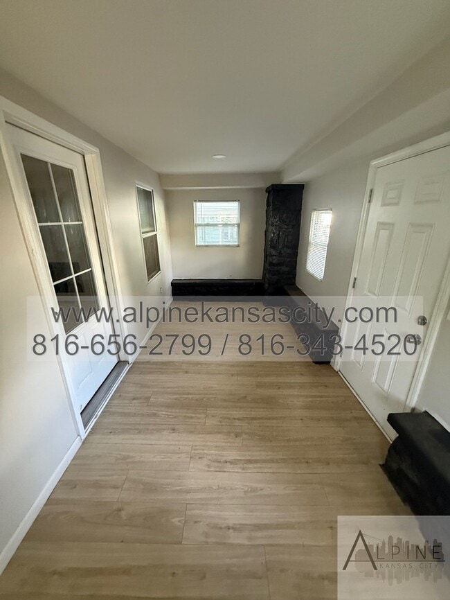 Building Photo - Beautiful Midtown Rehab!