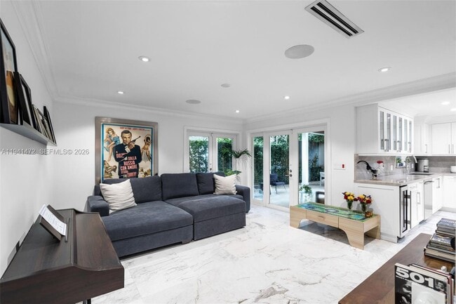 Building Photo - 1030 Manati Ave