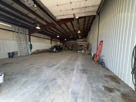 Building Photo - 805 Expressway Ct