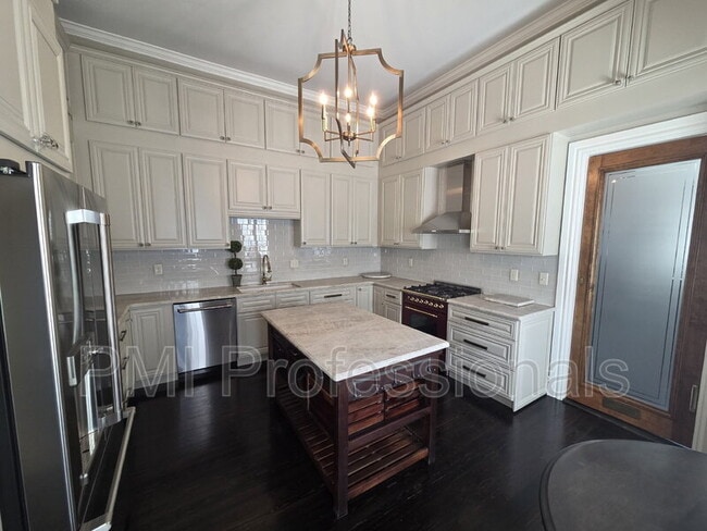 Building Photo - 401 E Main St