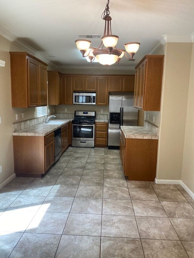 Building Photo - Rare Find in Lincoln!  Spacious 3 Bedroom 2.5 Bath Home Walking Distance to the Park