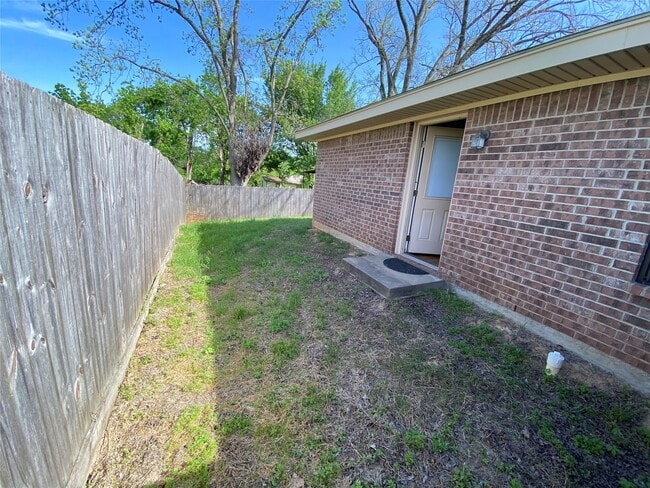 Building Photo - 224 Fairfield St