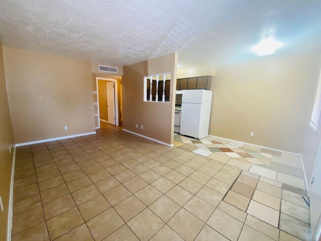 Building Photo - 908 Foster Rd