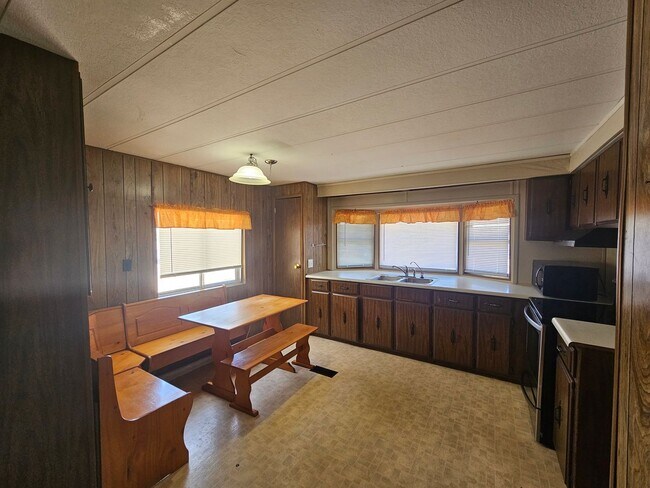 Building Photo - 1435 Trane Rd