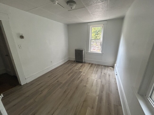 Building Photo - "Spacious 5-Bedroom Family Retreat with 2 ...