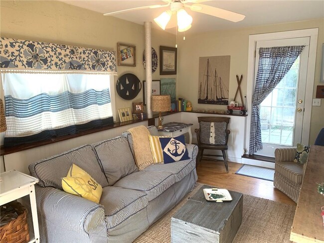 Building Photo - 28 Bacheller St