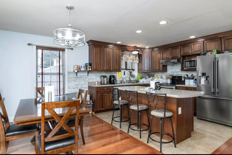 Building Photo - 160 S Elm St