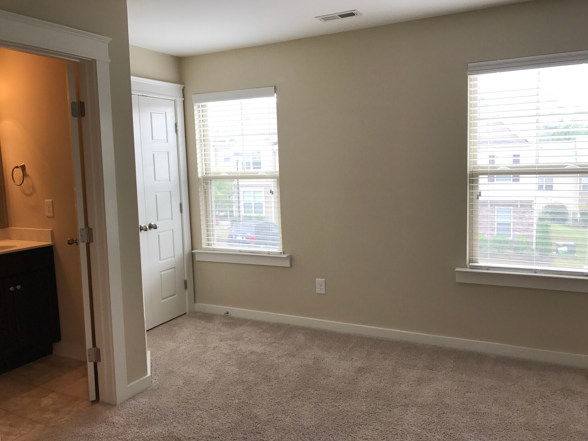 Bright and airy second bedroom with tiled bathroom - 6417 Swatner Drive