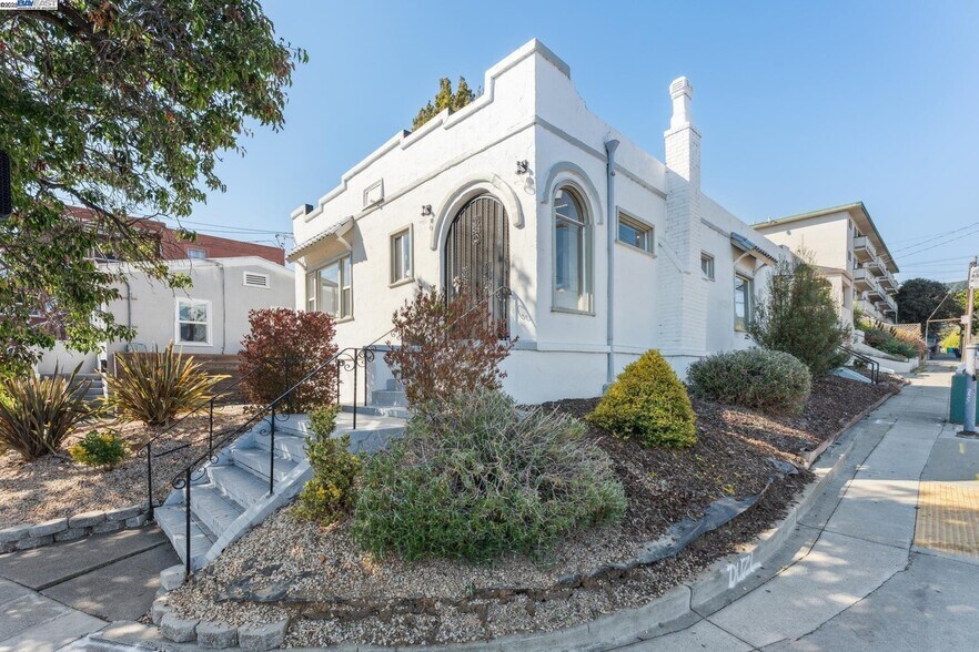 Primary Photo - 2734 MacArthur Blvd