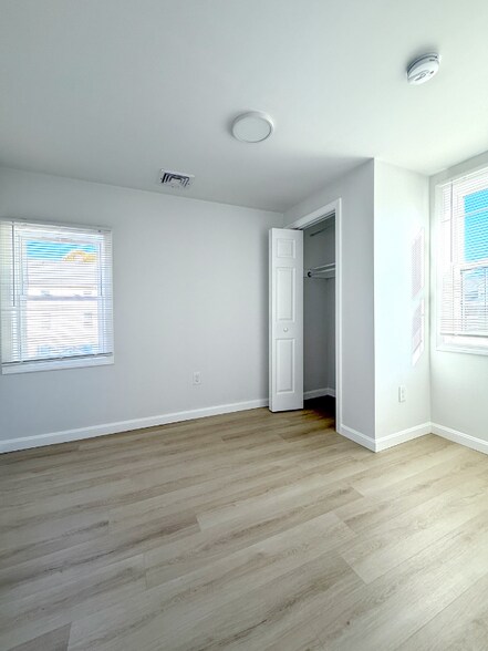 Building Photo - 39 Schofield St