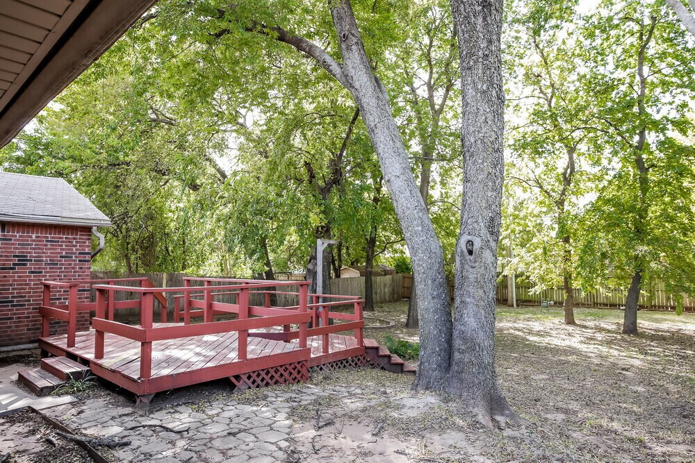 Building Photo - 501 Ramblin Oaks Dr