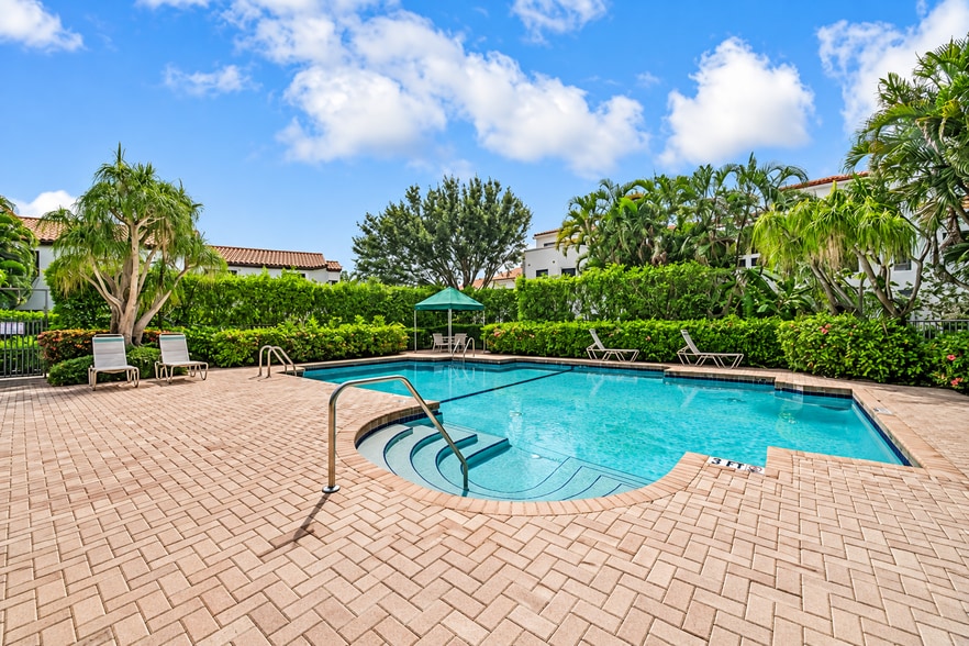 Building Photo - 6670 Villa Sonrisa Dr