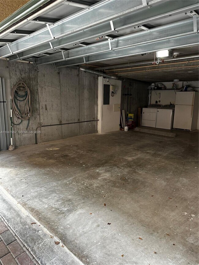 Building Photo - 2941 NE 185th St