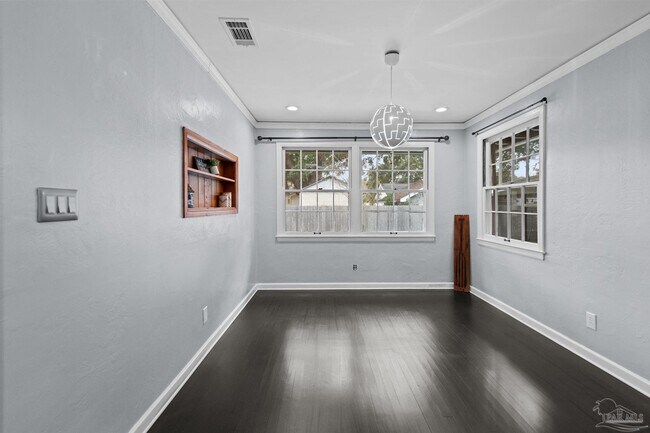 Building Photo - 1111 S Old Corry Field Rd