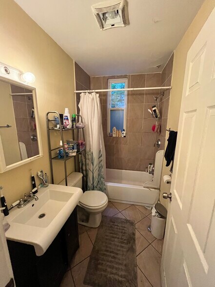 Building Photo - 731 Parker St