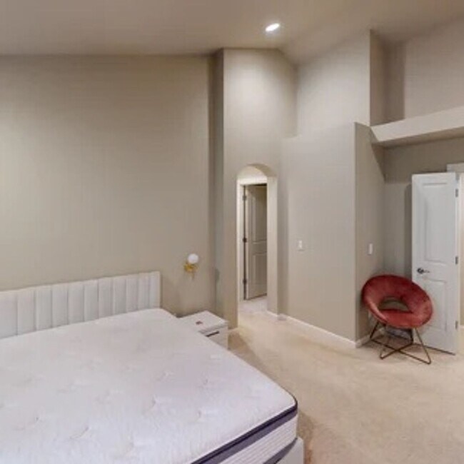 Building Photo - This Shy Creek Neighborhood 4 bed, 3 bath home has abundant space with a functional layout.