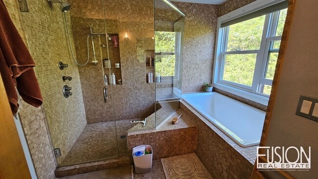 Building Photo - Contemporary 3 bed/2.5 bath on 10 Private Acres with Deeded Lake Access down the Road!