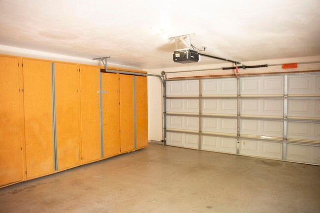 Building Photo - 40588 Clover Ln