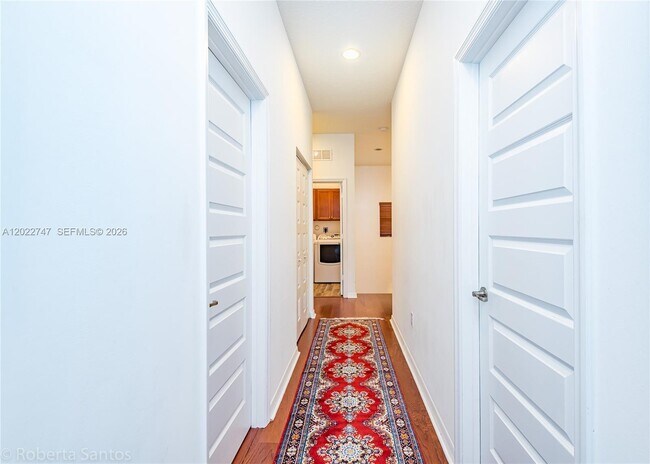 Building Photo - 806 NE 191st St