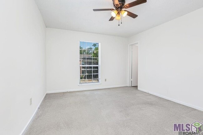 Building Photo - 4625 Parkoaks Dr
