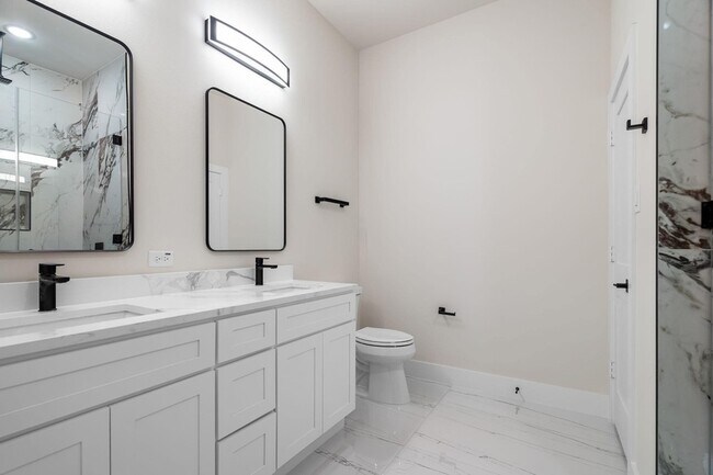 Building Photo - 2340 Alsiddiq Dr