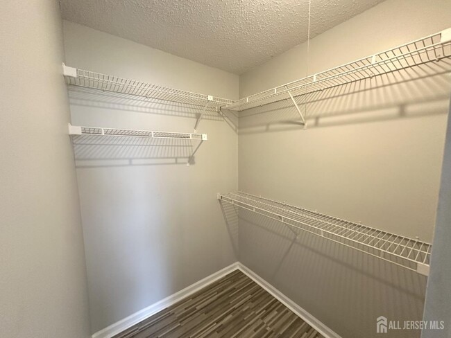 Building Photo - 610 Edpas Rd
