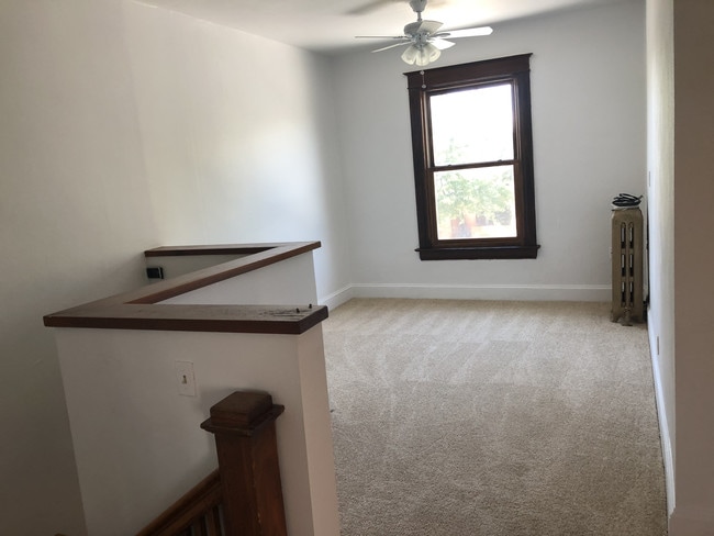 Building Photo - 516 S Sherman St