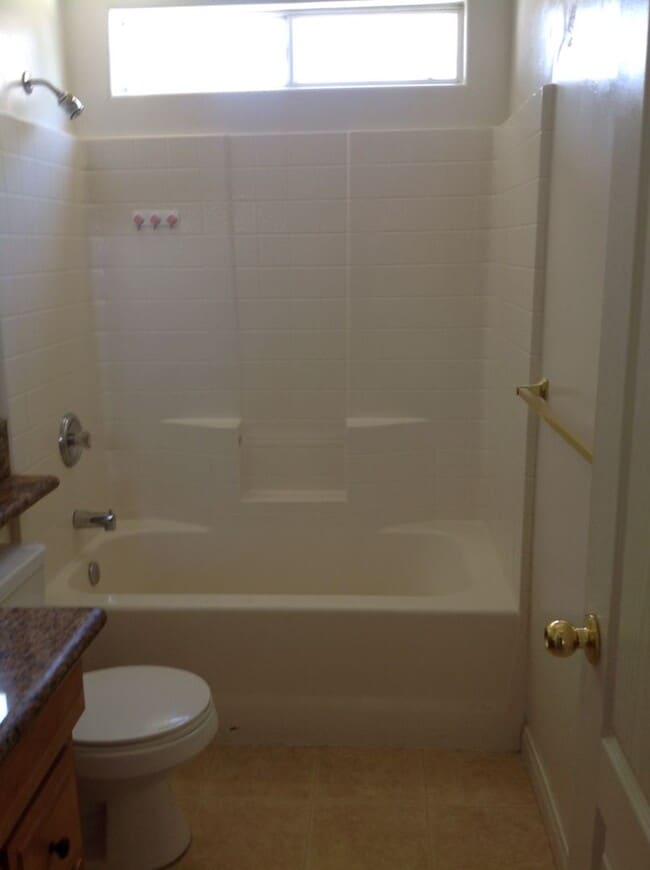 Building Photo - 504 Tabor Way