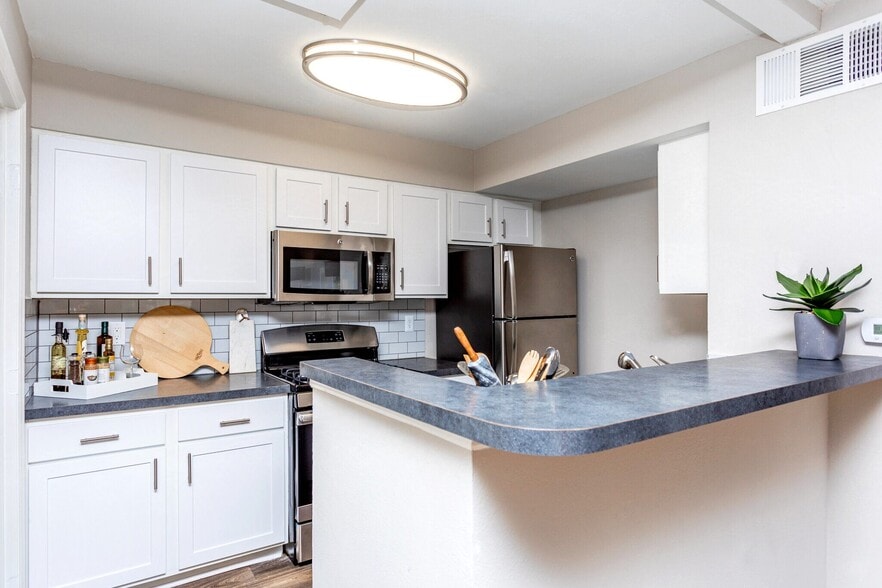 Building Photo - Everly