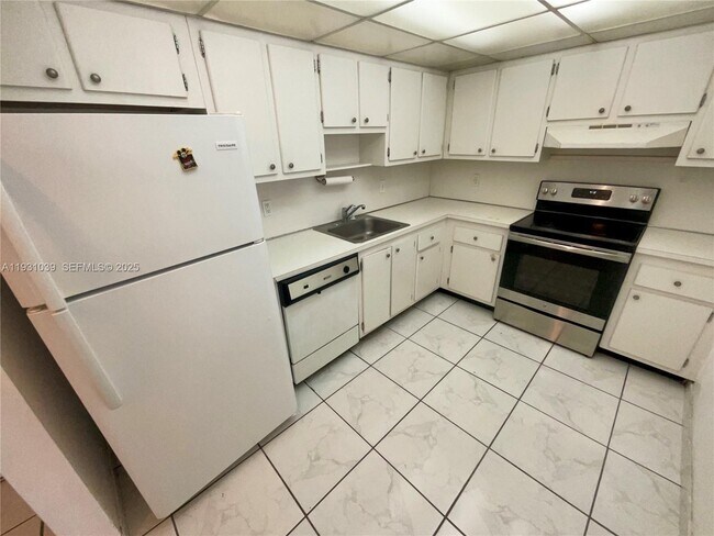 Building Photo - 1200 NE Miami Gardens Dr