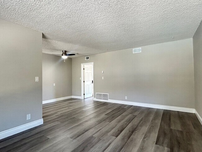 Building Photo - 1381 N San Gabriel Ave