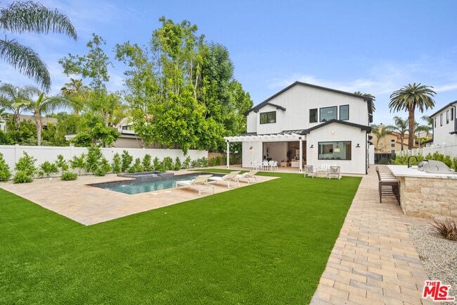 Building Photo - 4475 Mammoth Ave