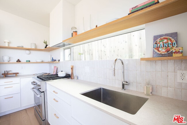 Building Photo - 2107 Mayview Dr