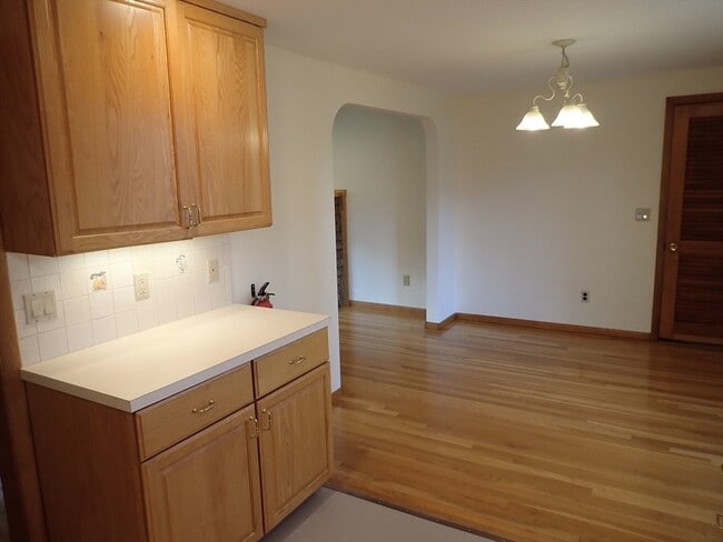 Building Photo - 131 Jarvis Cir