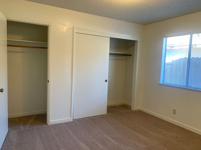 Building Photo - 2813 Pepper Oaks Dr