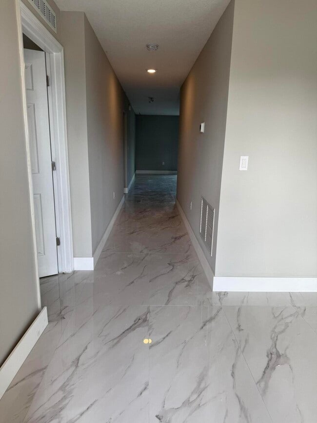 Building Photo - 1205 SW Alcantarra Blvd