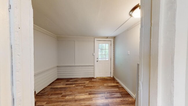 Building Photo - Huge 4 Bedroom Single Family House - almost 1500 SQ FT!