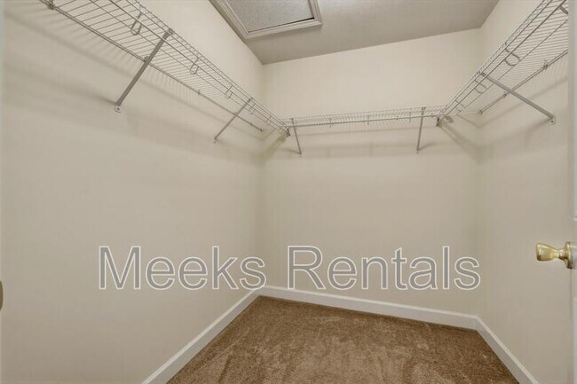 Building Photo - 40 Ariel Dr