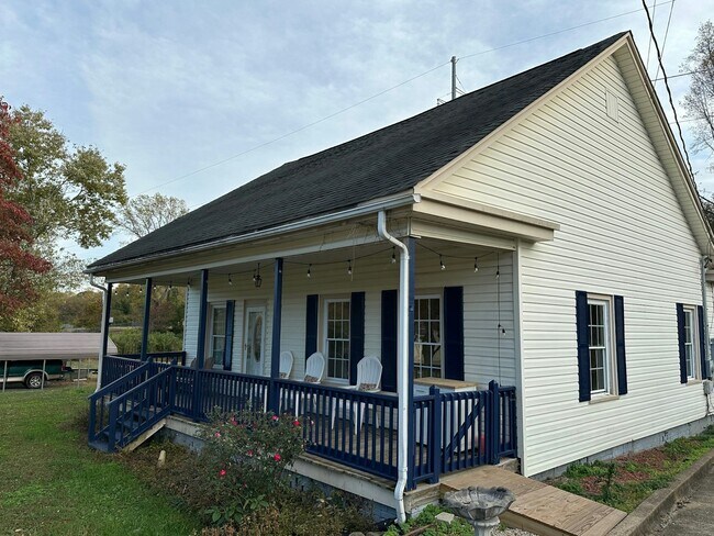 Building Photo - 302 Catawba Ave