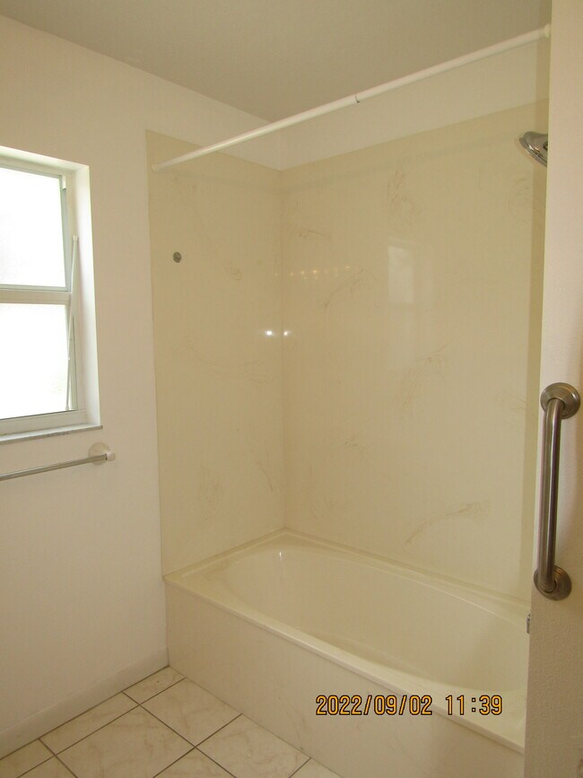 Building Photo - 736 Cadiz Rd