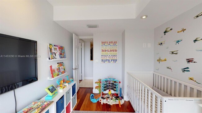 Building Photo - 77 Crandon Blvd