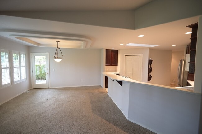 Building Photo - 2 bed + office, 2 bath, 2 car garage condo...